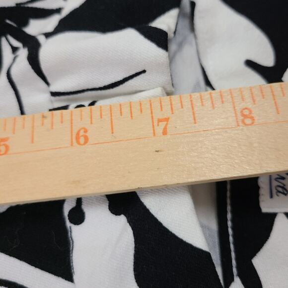 Old Navy  Women's The Diva Daisy Pant Black Hibiscus Skinny Ankle Slacks Size 0 - Picture 8 of 12